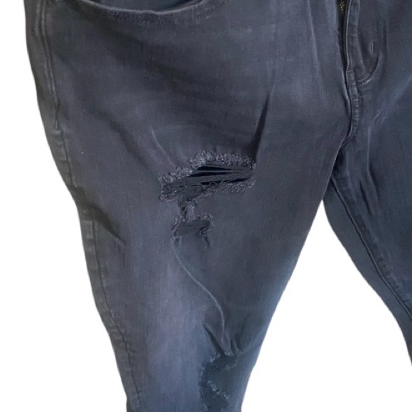 American Eagle. Women’s Skinny Jeans. Size 18. Black Color Distressed - Picture 8 of 13